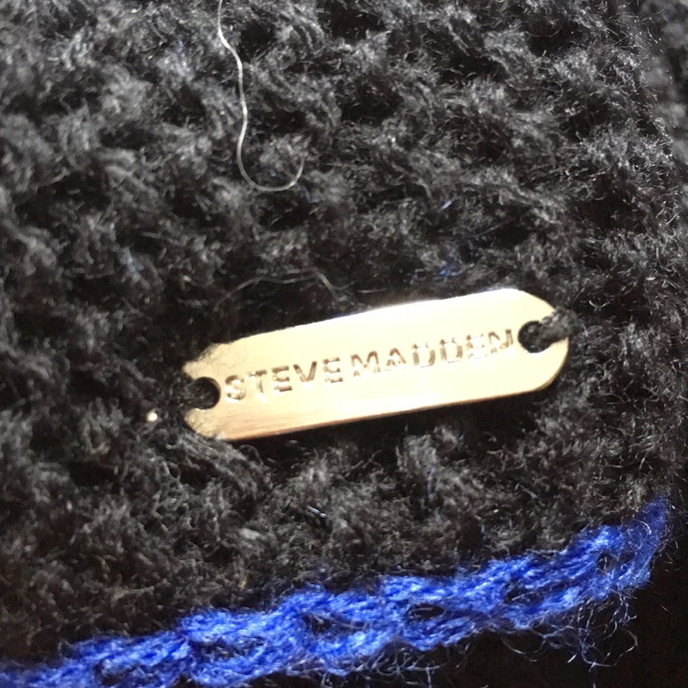 Steve Madden infinity scarf. - Picture 2 of 5